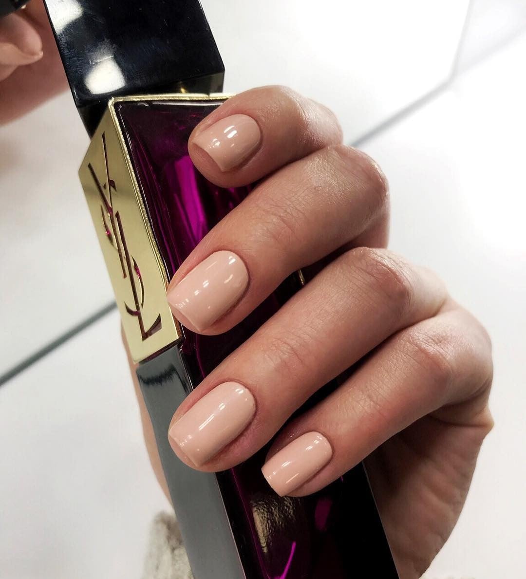 Манікюр на короткі нігті нюдовий бежевий, фото -  Beauty Studio