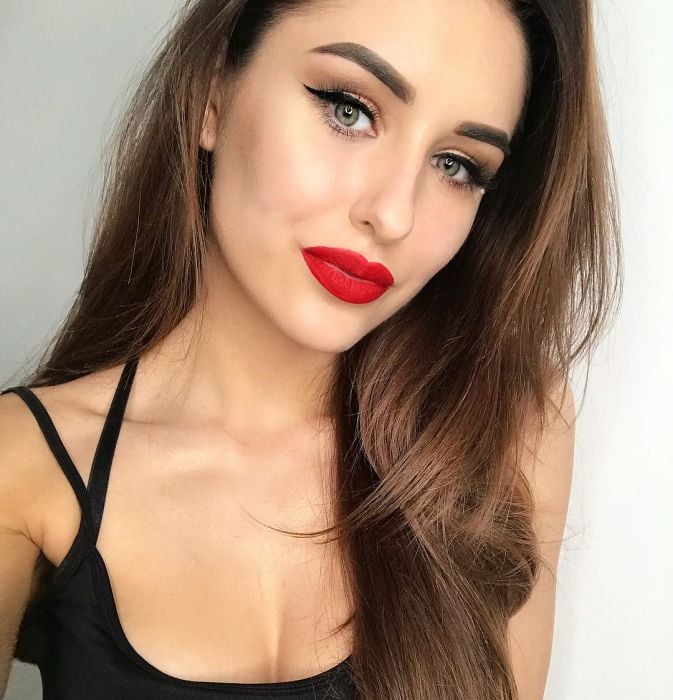 Вечерний макияж красивый губ, фото -  BEAUTY BAR WHITE&BLACK