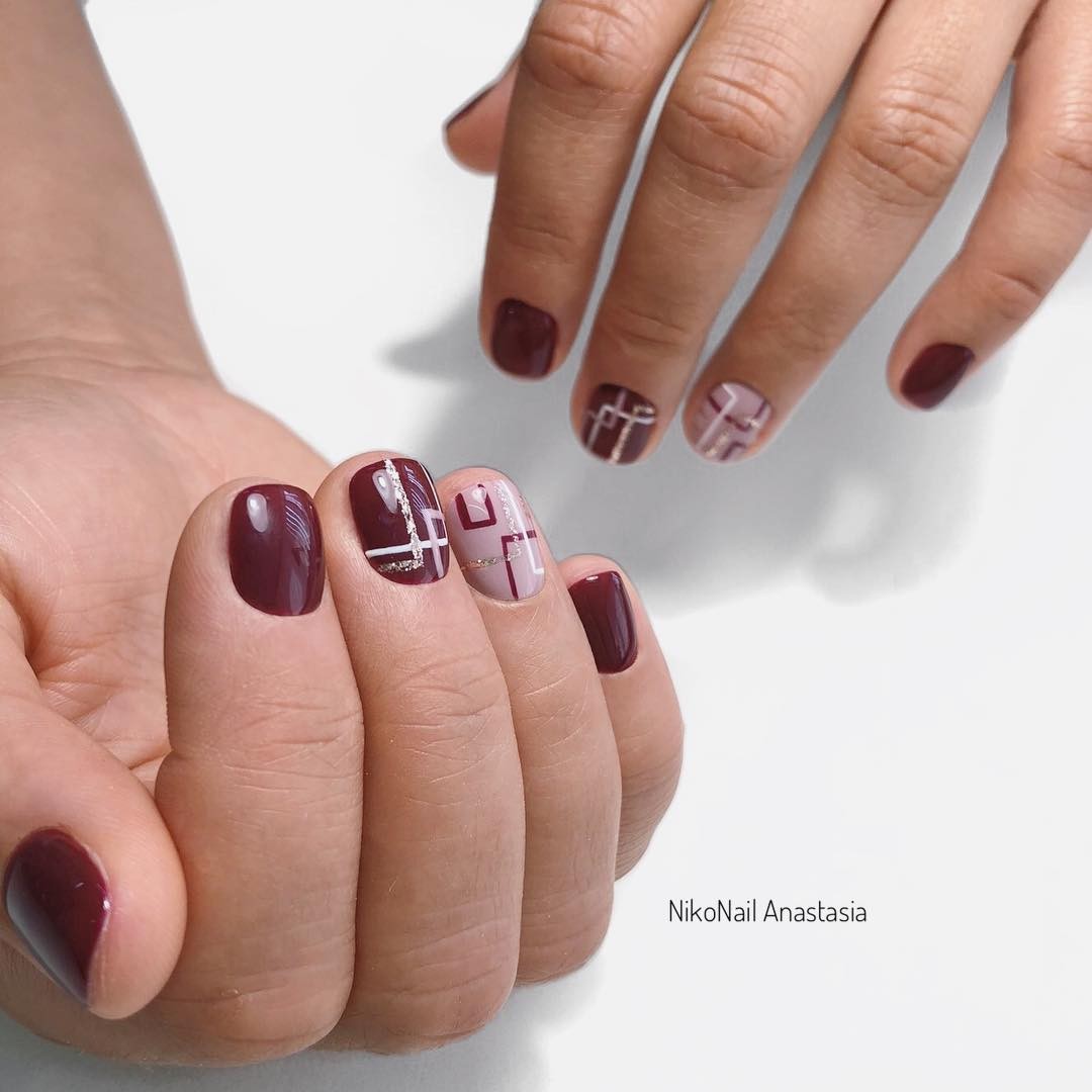 Бордовый маникюр геометрия темный, фото - Ногтевая студия Niko Nail