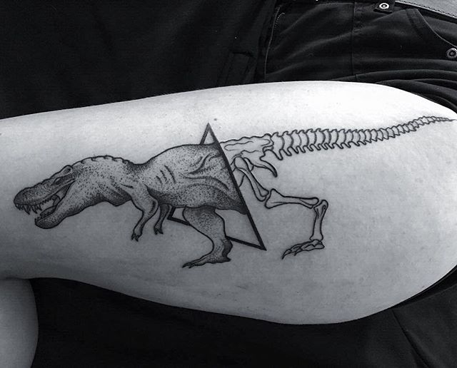 Мужские на руке черно-белые, фото - Тату салон Paint Skin
