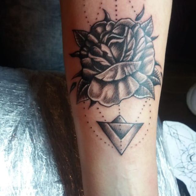 Женские на руке предплечье, фото - Тату мастер TimaTattoo