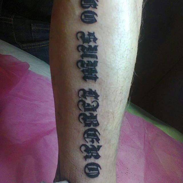 Для хлопців на нозі чорно-білі, фото - Тату майстер TimaTattoo