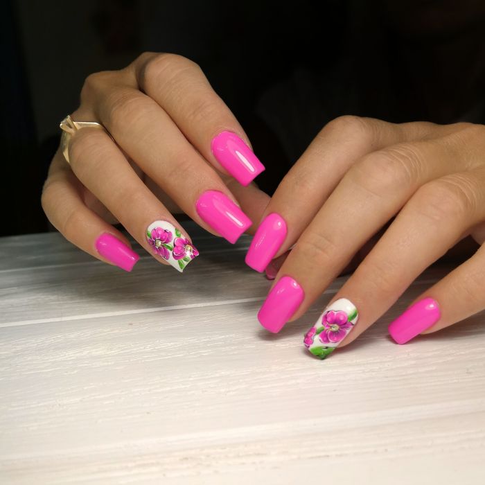 Маникюр с рисунком яркий розовый, фото - Ногтевая студия Nails Factory by Elena Gerzanich