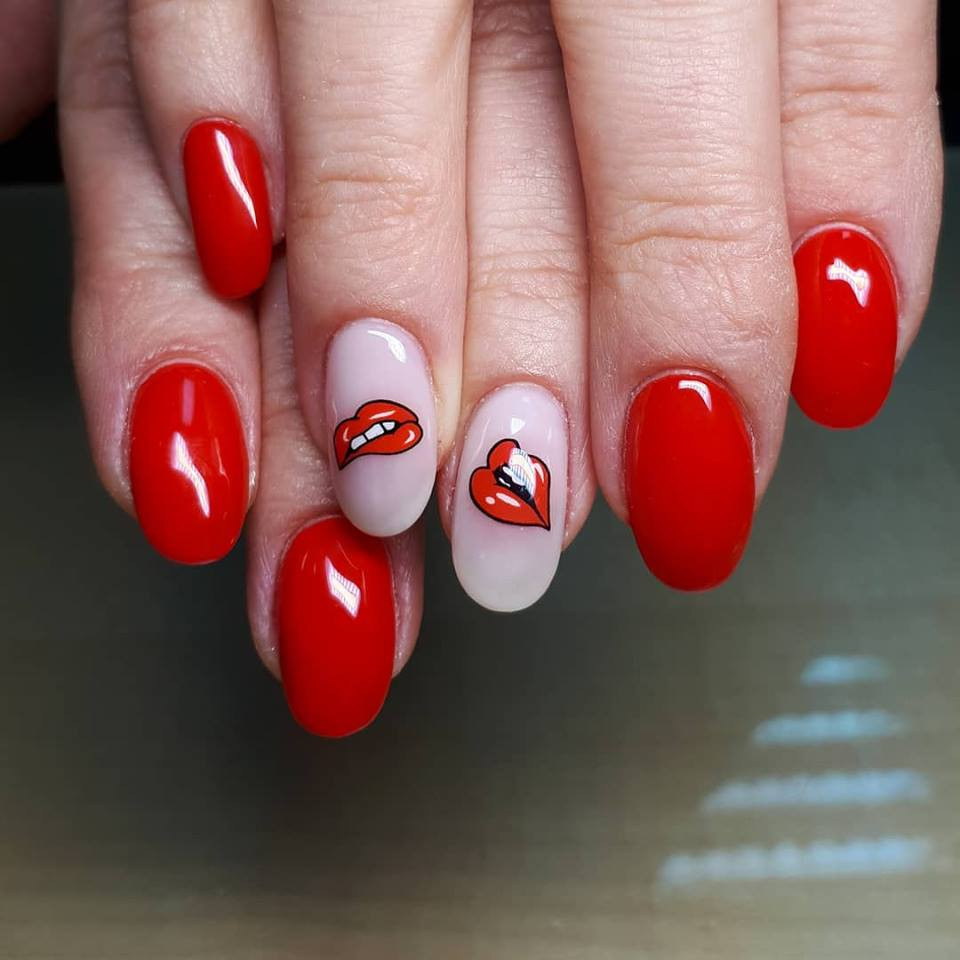 Червоний манікюр нюдовий з малюнком, фото -  Nail Art Студія Оксани Балобанової