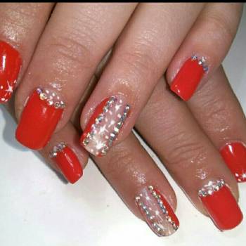 Маникюр с покрытием и дизайном