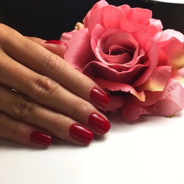 Класичний манікюр червоний на короткі нігті, фото -  Climb Beauty Workshop