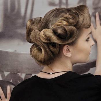 Укладка волос женская прическа, фото -  Workers