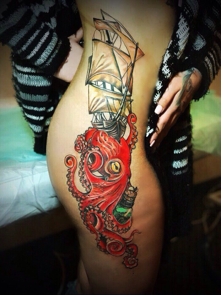 Кольорові на стегні лайнворк, фото - Тату майстер Владимир Костенко