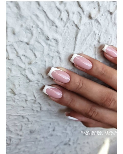 Білий манікюр ніжний нюдовий, фото -  Dianails