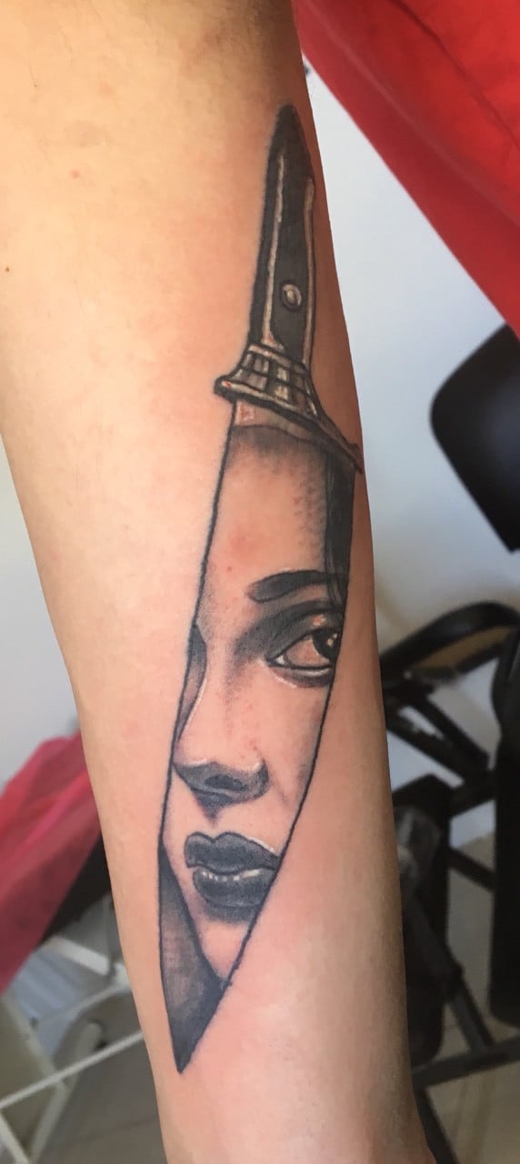 Для дівчат на передпліччі чорно-білі, фото - Тату салон TattooArt