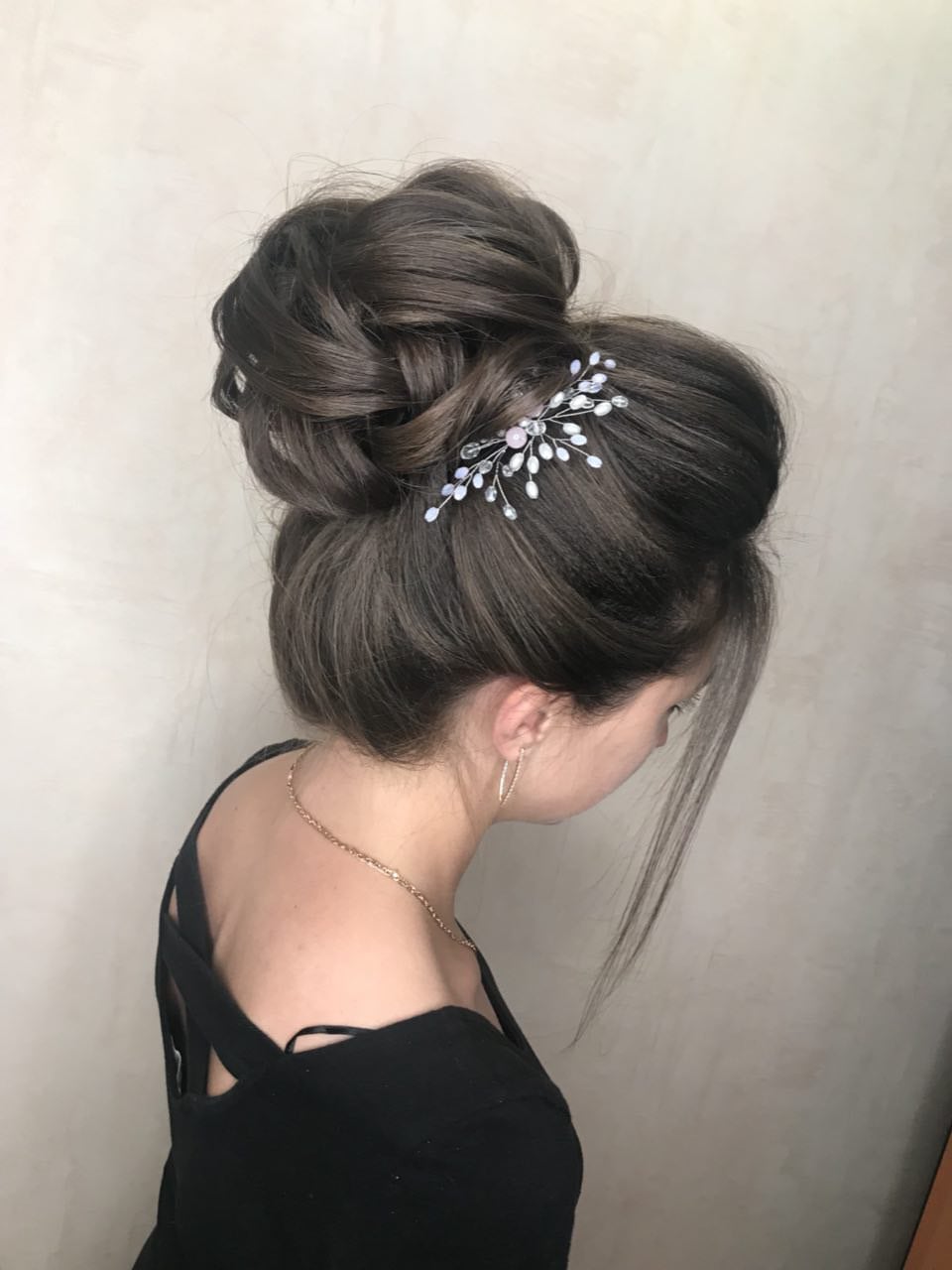 Укладка волосся на довге зачіска пучок, фото -  Елена Коцуренко