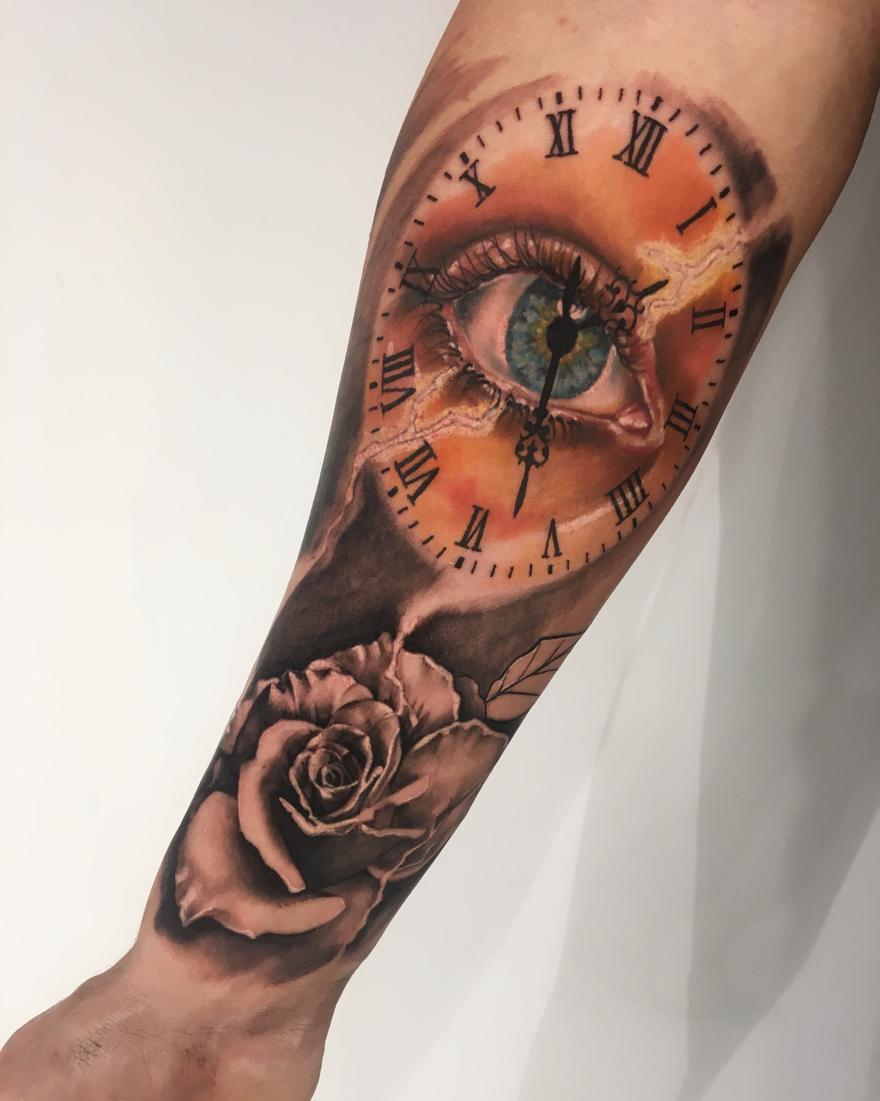Мужские глаз на предплечье, фото -  SAO Tattoo