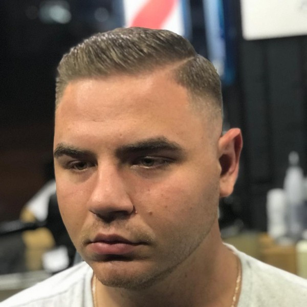 Мужская стрижка на короткие волосы фейд, фото -  Barber Alex