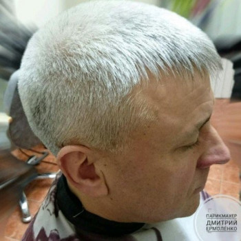 Модельная стрижка
                    Мужской парикмахер Дмитрий Киев