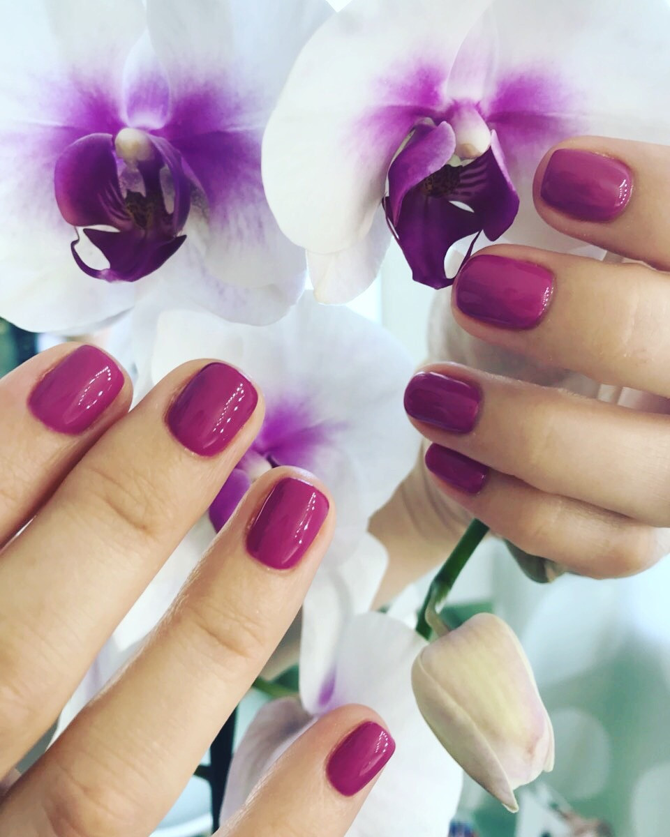 Маникюр на короткие ногти яркий розовый, фото -  Lotos&LR