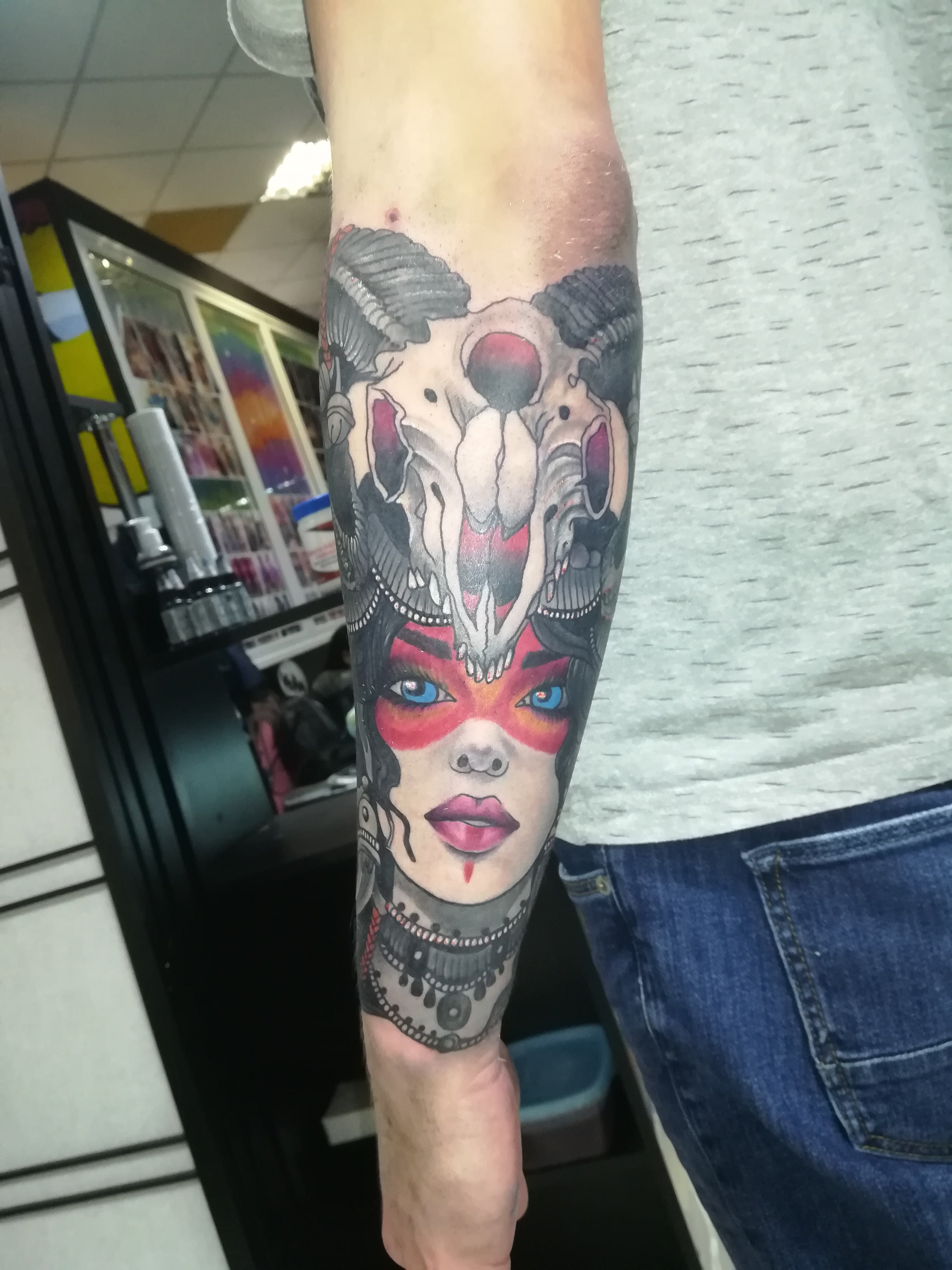 Для хлопців на передпліччі кольорові, фото -  VeAn