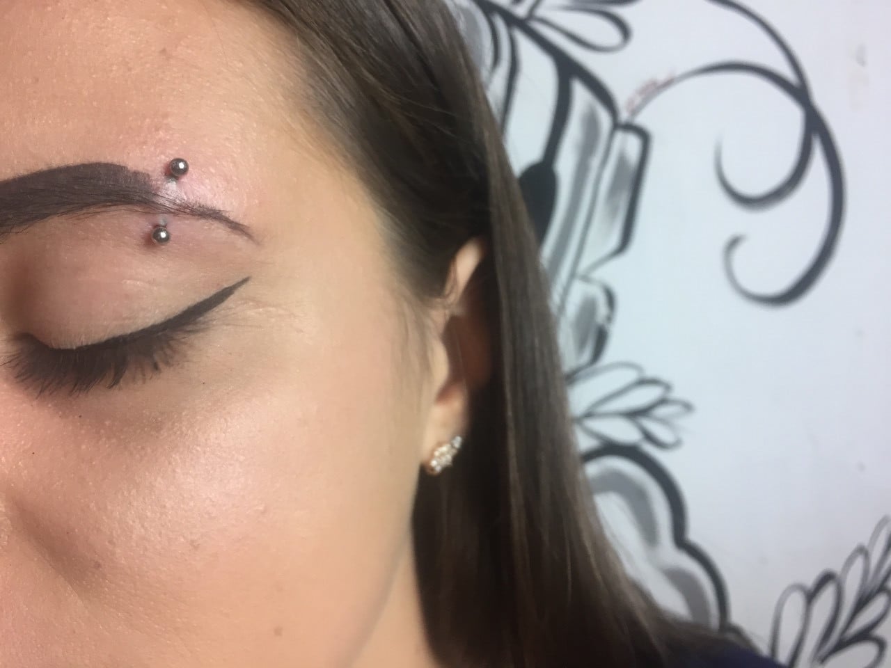 Пірсинг вуха брови, фото -  VeAn Tattoo Black