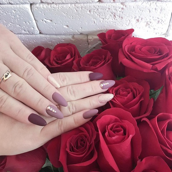 Маникюр с блестками миндаль матовый, фото -  Steffany Nail studio