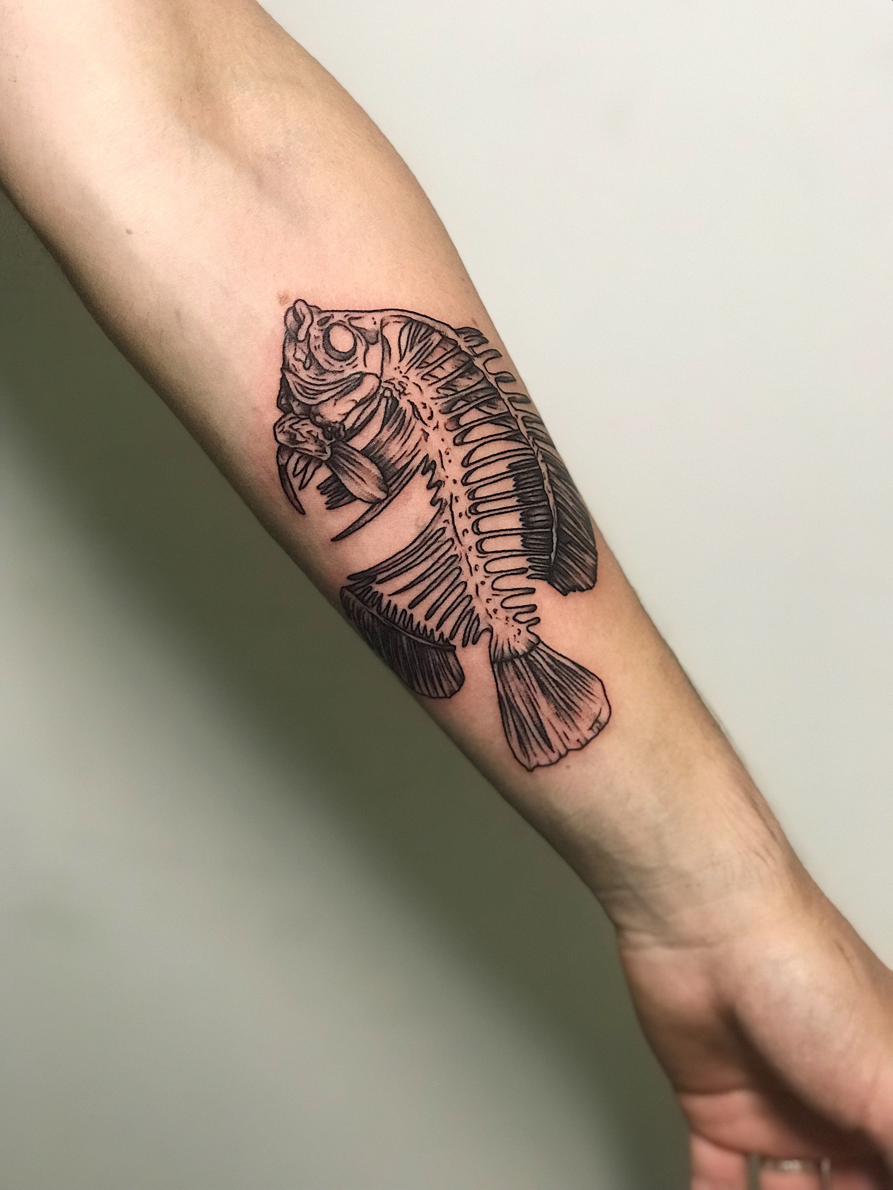 Для дівчат на передпліччі чорно-білі, фото - Тату майстер Дарья Иванько