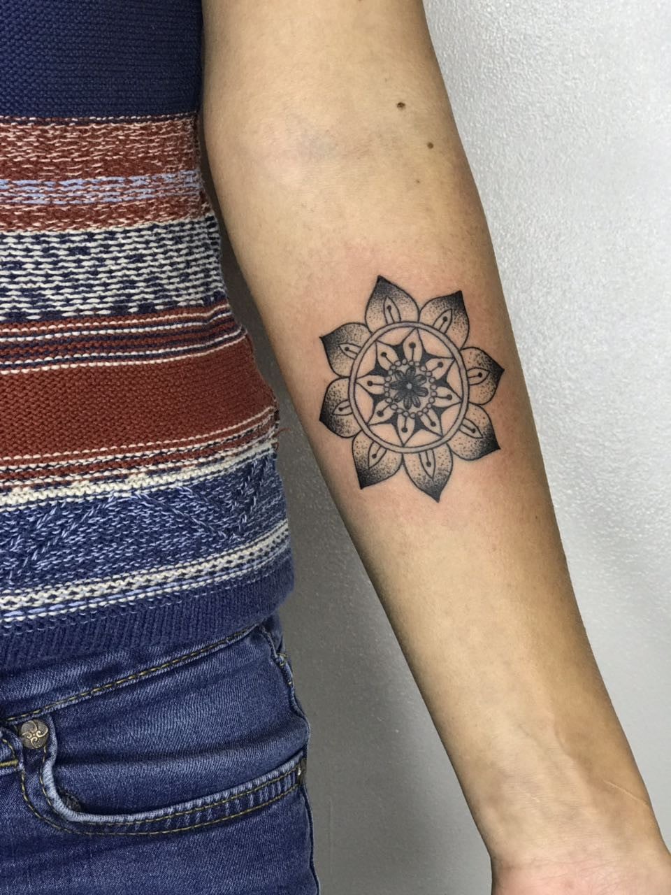 Для хлопців на передпліччі чорно-білі, фото -  VeAn Tattoo White