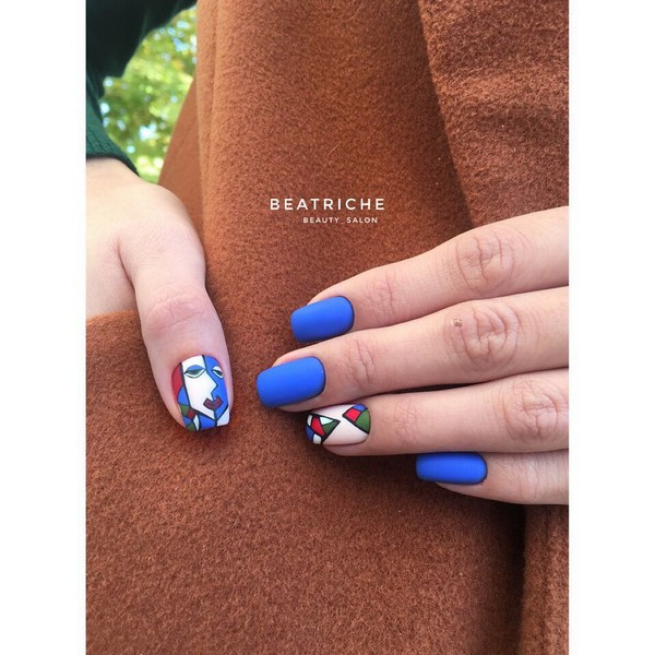 Манікюр на короткі нігті з малюнком синій, фото -  Beatriche