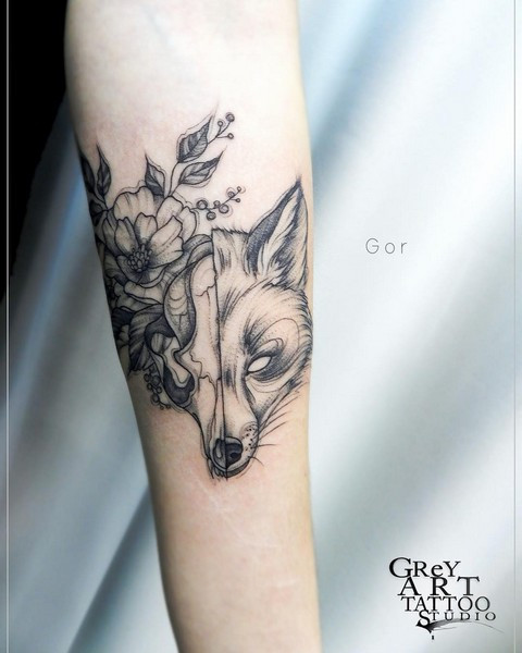 Для дівчат на передпліччі череп, фото -  GReY Art