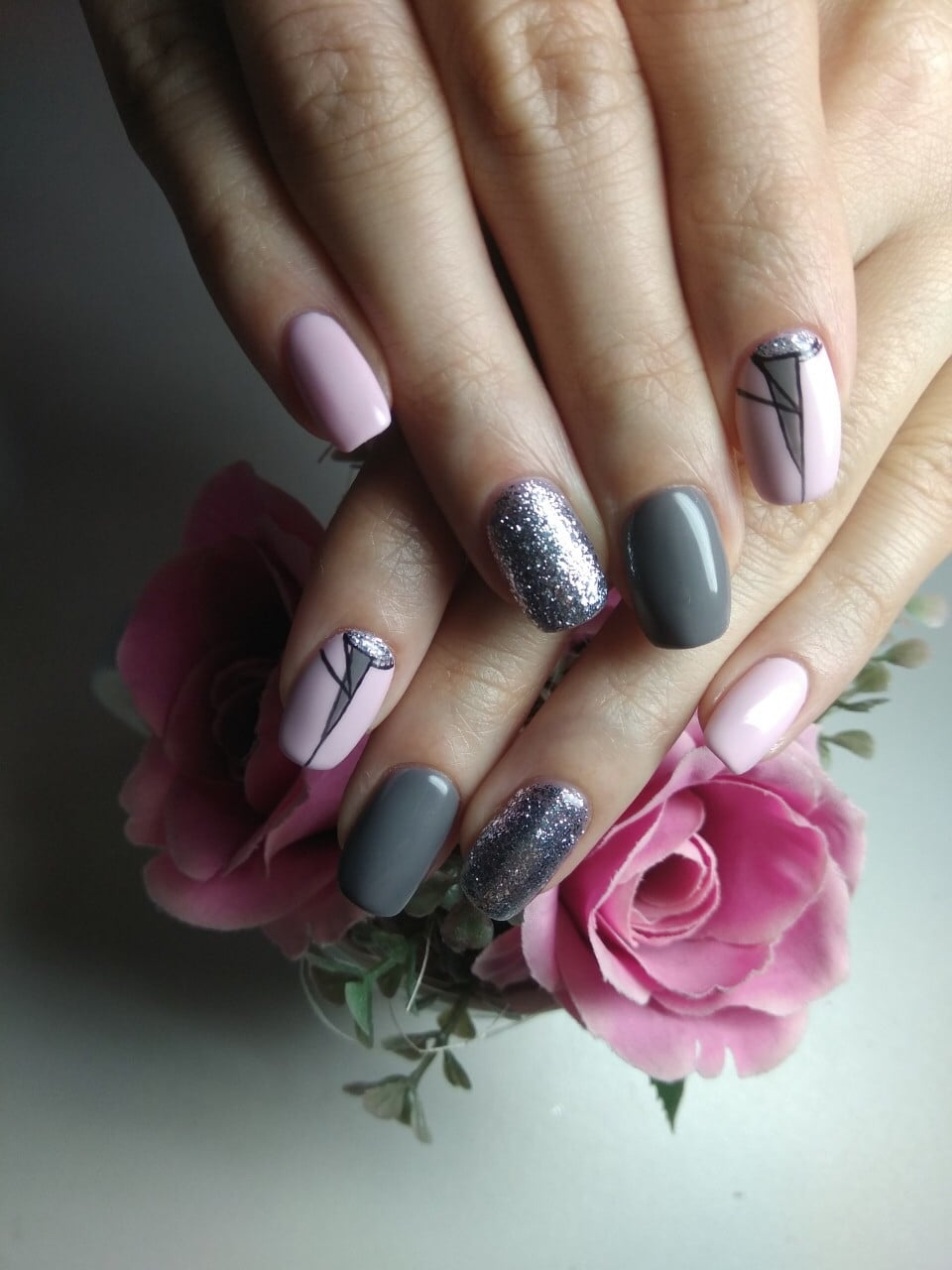 Манікюр зі сріблом на квадратні нігті геометрія, фото - Салон краси He&She beauty salon