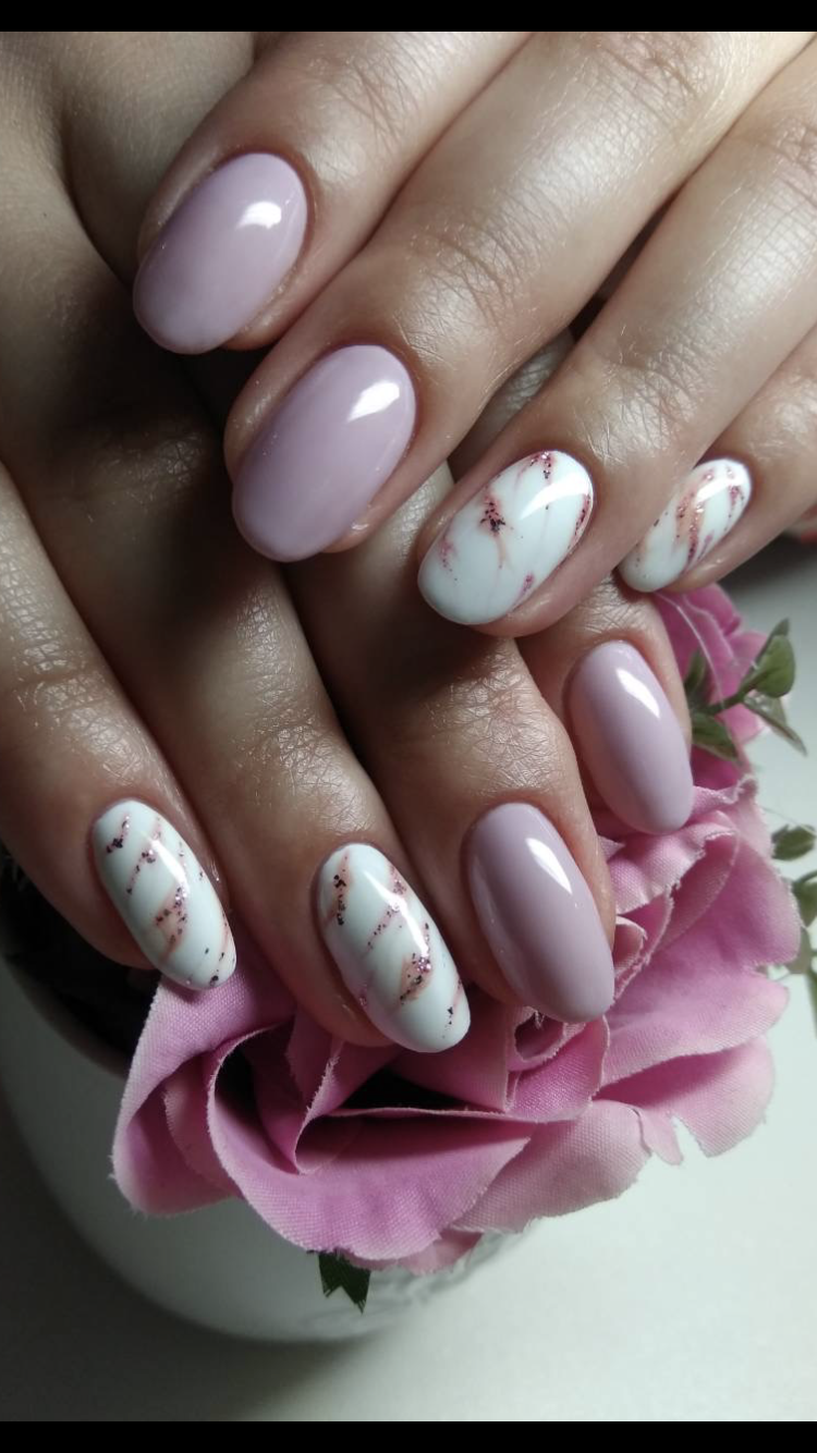 Бежевий манікюр мармуровий текстурний, фото - Салон краси He&She beauty salon
