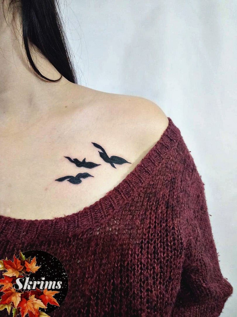 Для дівчат чорно-білі на грудях, фото - Тату майстер Liya Palmer