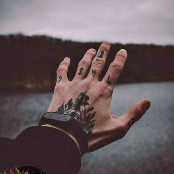 Тату для хлопців на пальцях чорно-білі, фото - Тату майстер Liya Palmer
