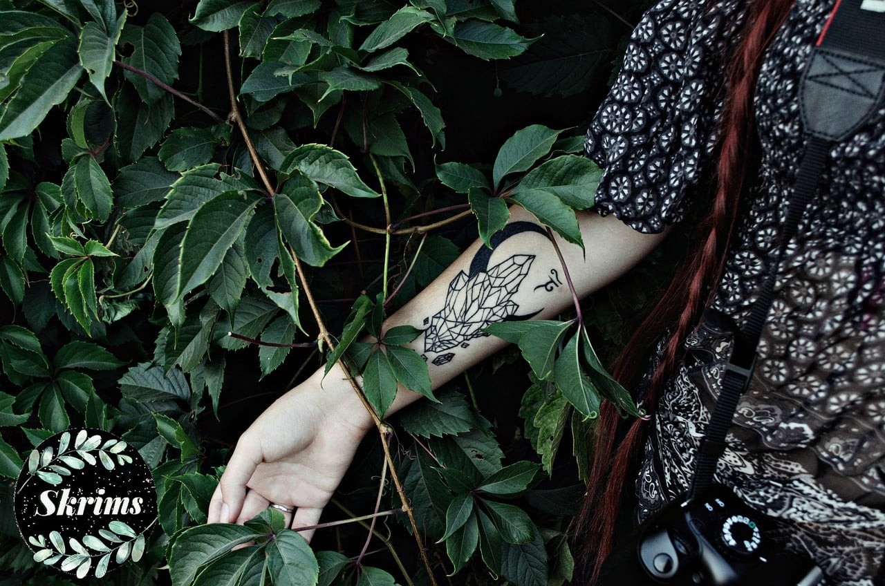 Женские на предплечье черно-белые, фото - Тату мастер Liya Palmer