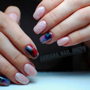 Різнокольоровий манікюр абстракція, фото -  Адриана