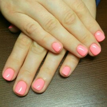 Покрытие ногтей гель лак
                    Салон краси GOLDFISH ka Київ