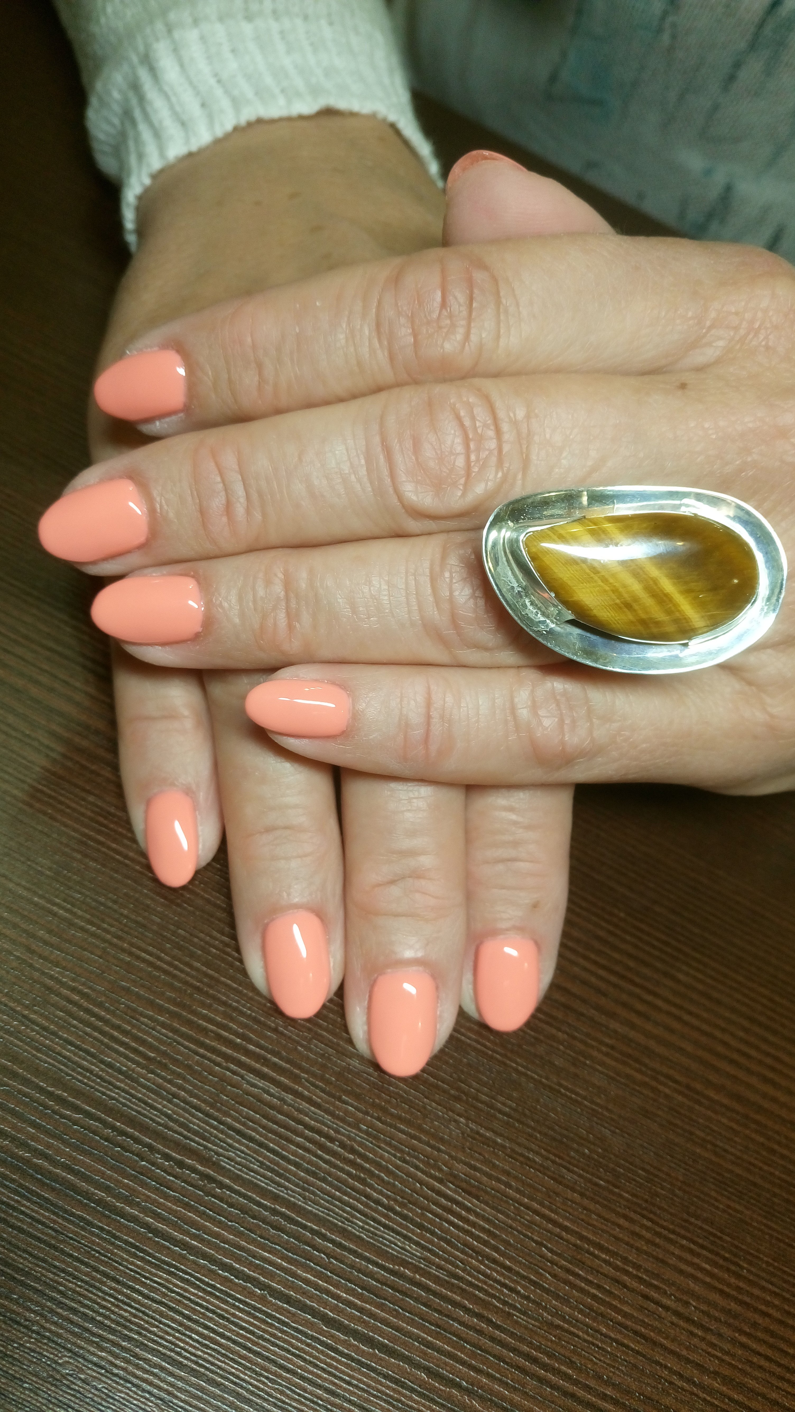 Маникюр на короткие ногти нежный однотонный (монохромный), фото - Студия красоты GOLDFISH ka