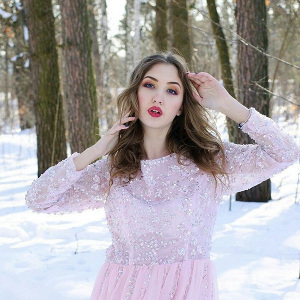 Фотосесія на природі зимова у лісі, фото -  Sevruk