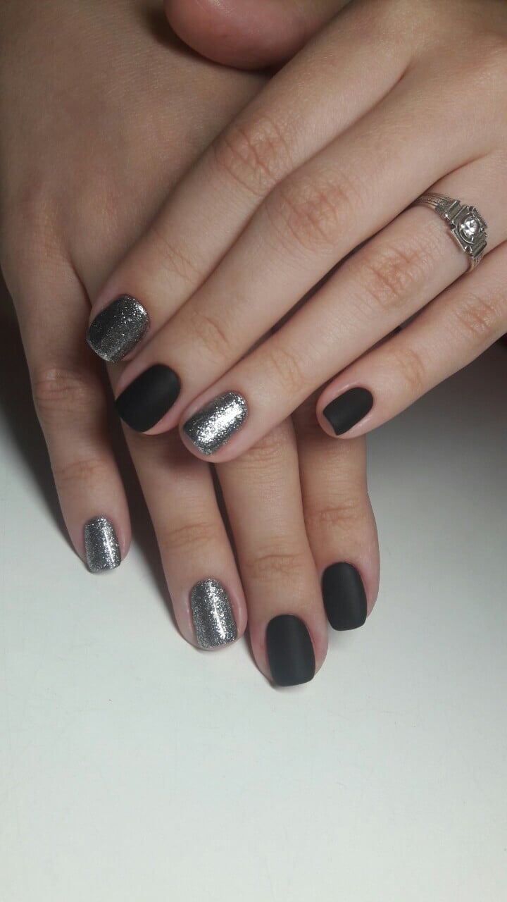 Черный маникюр с серебром на квадратные ногти, фото -  М‘ята