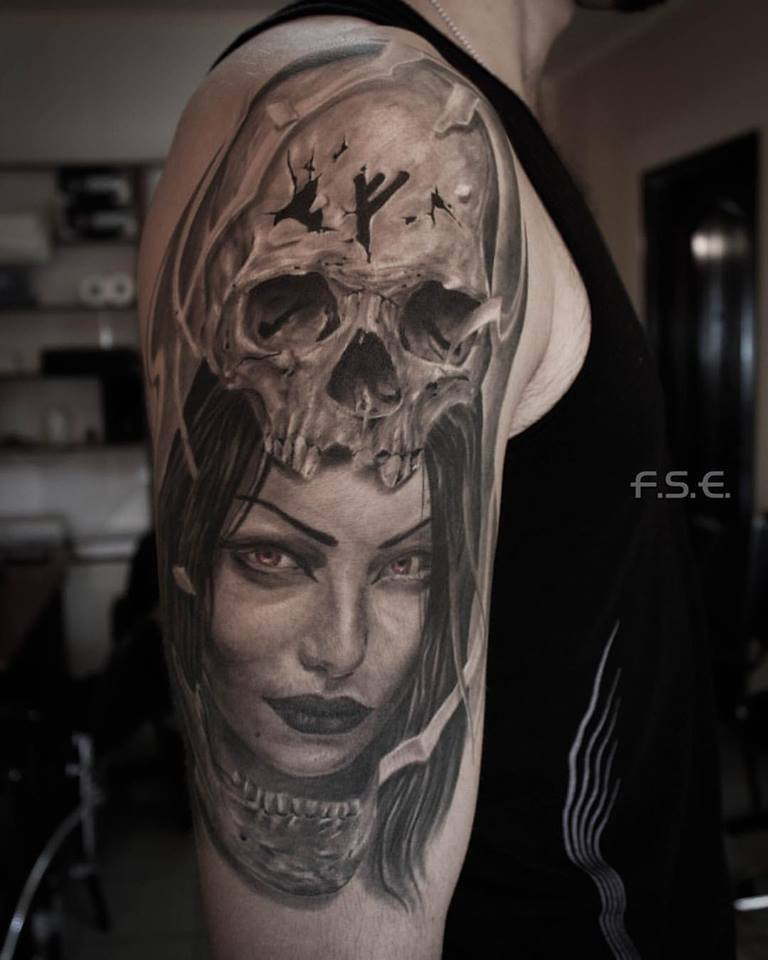 Мужские на плече череп, фото -  Rose Tattoo