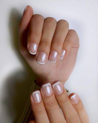Манікюр на короткі нігті ніжний нюдовий, фото -  Beauty Bar&School