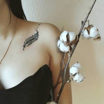 Тату перо на ключице тату, фото - Тату мастер Анна Щусь