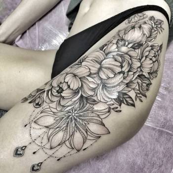 Тату цветы на бедре, фото - Тату мастер Анна Щусь