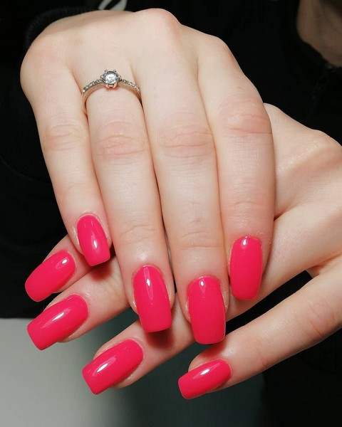 Яскравий манікюр на довгі нігті однотонний (монохромний), фото -  Dana Beauty Group