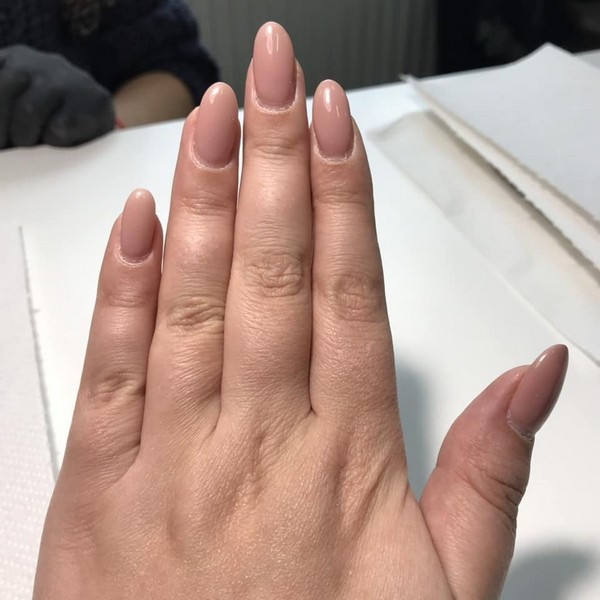 Ніжний манікюр нюдовий бежевий, фото -  Dana Beauty Group