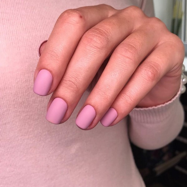 Манікюр на короткі нігті матовий рожевий, фото -  Bei Capelli