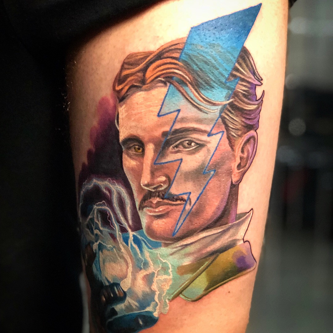 Для хлопців кольорові на стегні, фото - Тату майстер Євген Любота