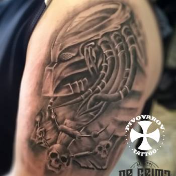 Тату мужские на плече черно-белые, фото - Тату мастер Pivovarov tattoo