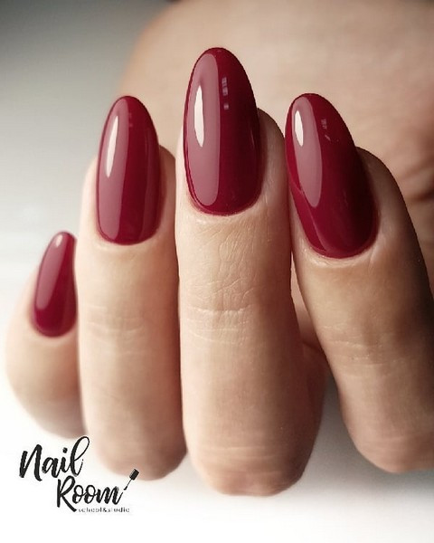 Бордовий манікюр на довгі нігті однотонний (монохромний), фото -  Nail Room