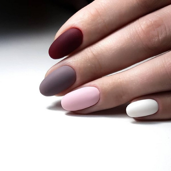 Ніжний манікюр матовий різнокольоровий, фото -  Nail Room