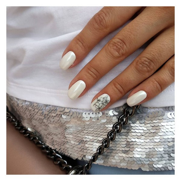Белый маникюр с рисунком перламутровий, фото - Ногтевая студия Arish nails
