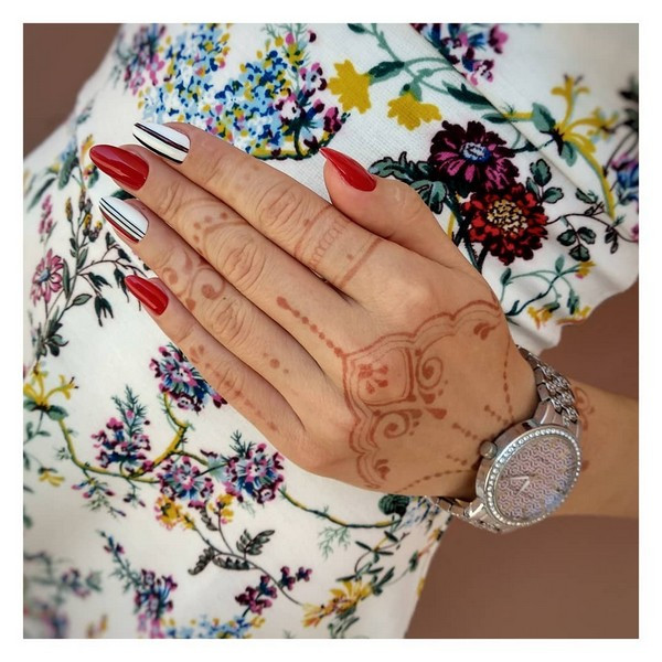 Червоний манікюр яскравий на гострі нігті, фото - Нігтьова студія Arish nails