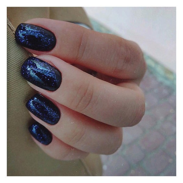 Маникюр с блестками синий темный, фото - Ногтевая студия Arish nails